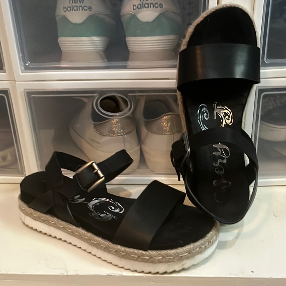 Very G sandals